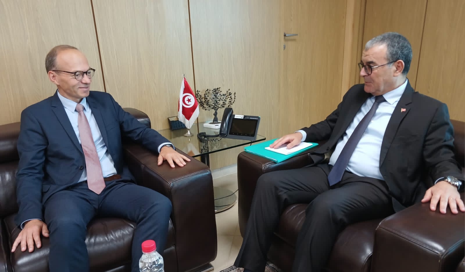 وزير الإقتصاد يلتقي بمدير مكتب البنك الأوروبي للإستثمار